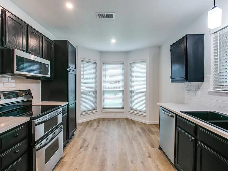 333 Banyan Dr — Photo 8