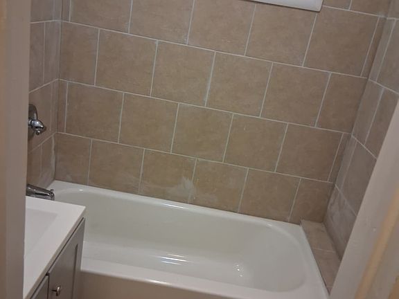 4th image of 4932 N Camac St Floor 1