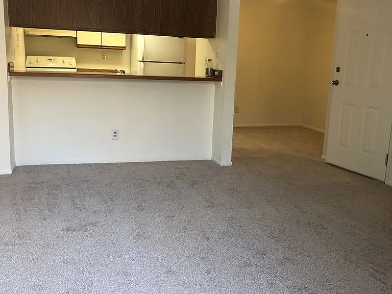 6385 Oak St #201 — Photo 3
