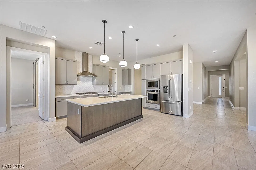 3 bed, 2.5 bath, 2406 sqft, $3,399 — Photo 2