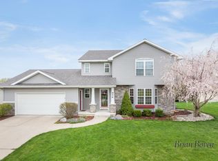 946 Sunset Hills Ave NW, Grand Rapids, MI 49534