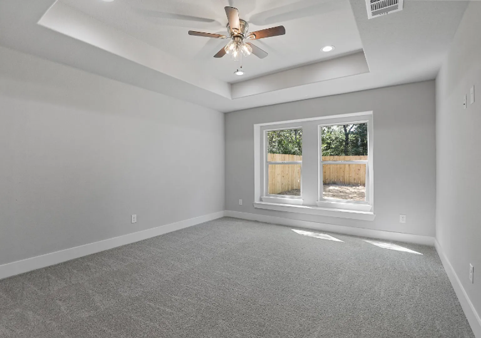 Room in 4 Bedroom Home at Harding St — Photo 3