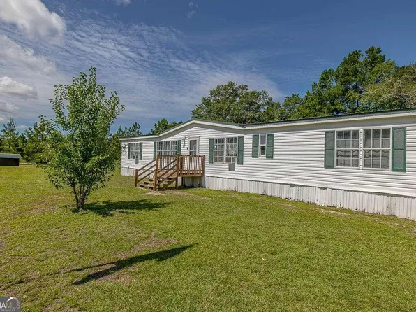 397 College Cir, Waynesville, GA 31566