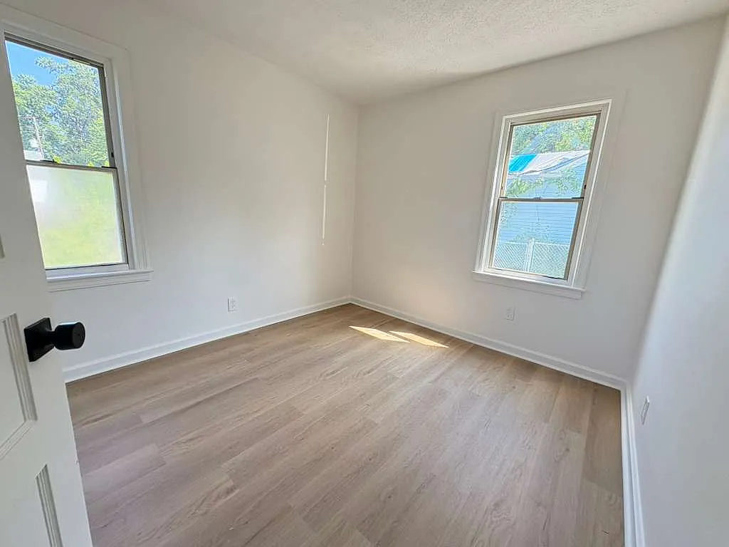 2 bed, 700 sqft, $1,300 — Photo 4