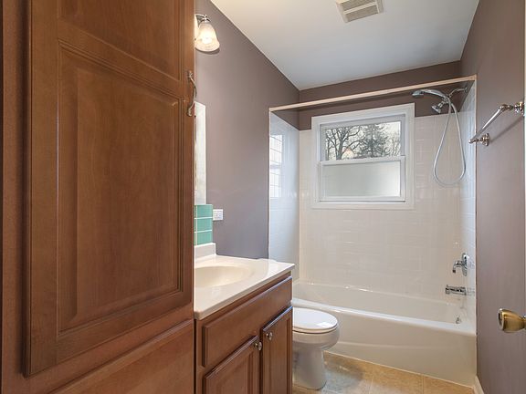 2nd image of 134 Haines Ave