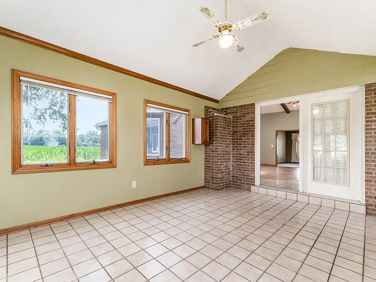 6002 Bowen Rd — Photo 33