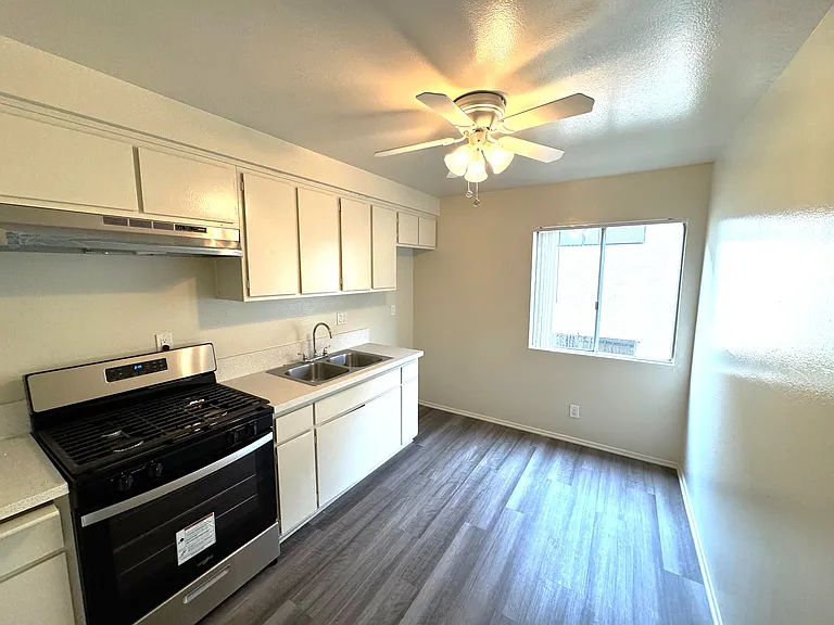 Villa Serena Apts — Photo 8