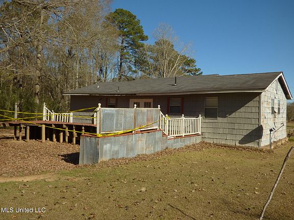 3rd image of 851 Posey Dr NW