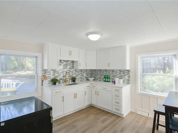 630 Cooper Hill Rd, Burrillville, RI 02839