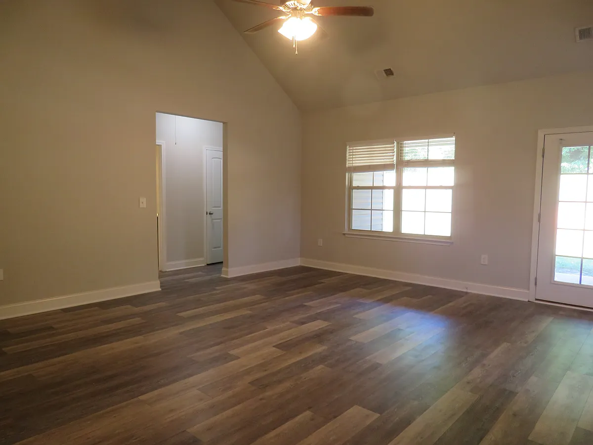 Building Photo - 142 Shakleton Dr