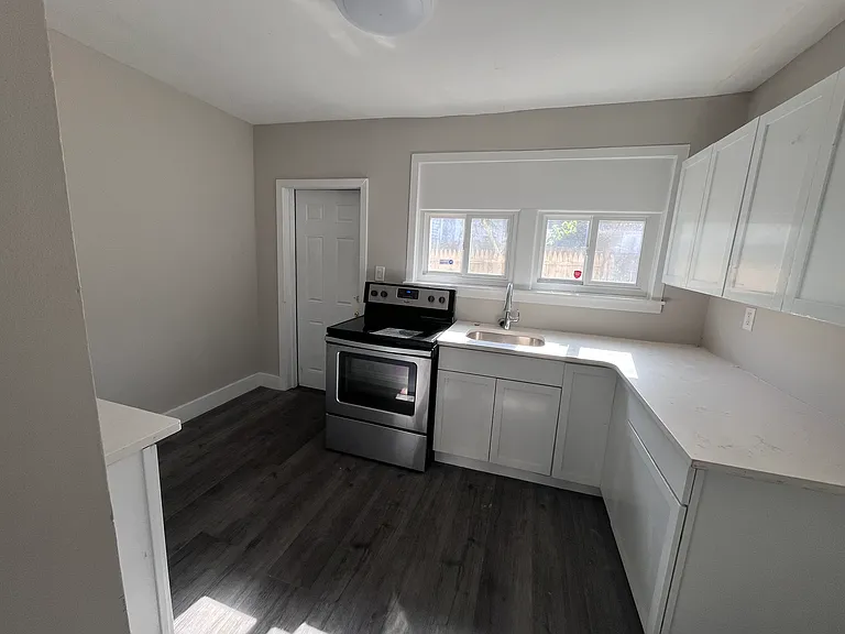 1343 S Hollywood St — Photo 6