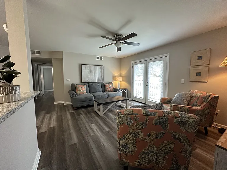 403 S Thomas Rd #D — Photo 3