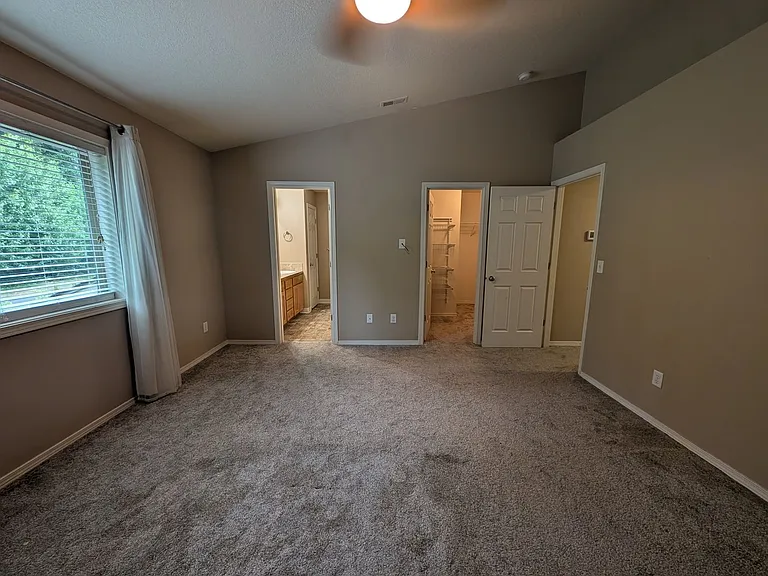 7302 Hayworth Ave NE — Photo 26