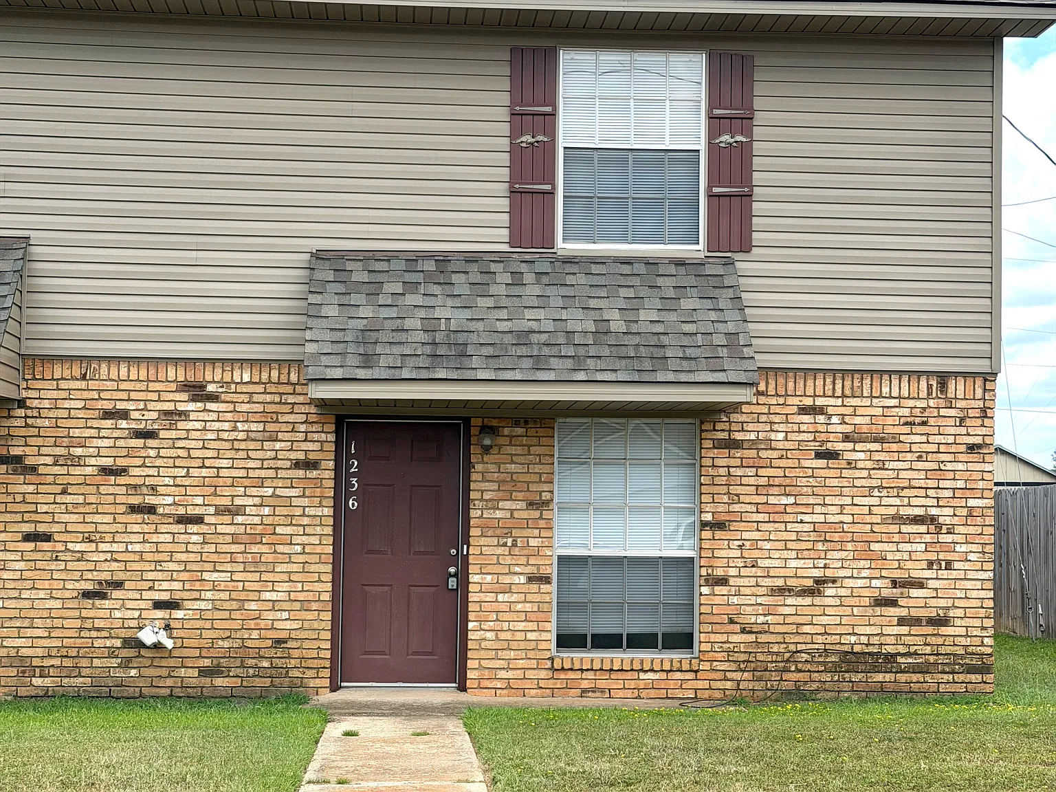 2 bed, 1.5 bath, 850 sqft, $995 — Photo 1