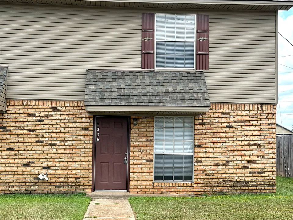 1236 Meadowview Dr