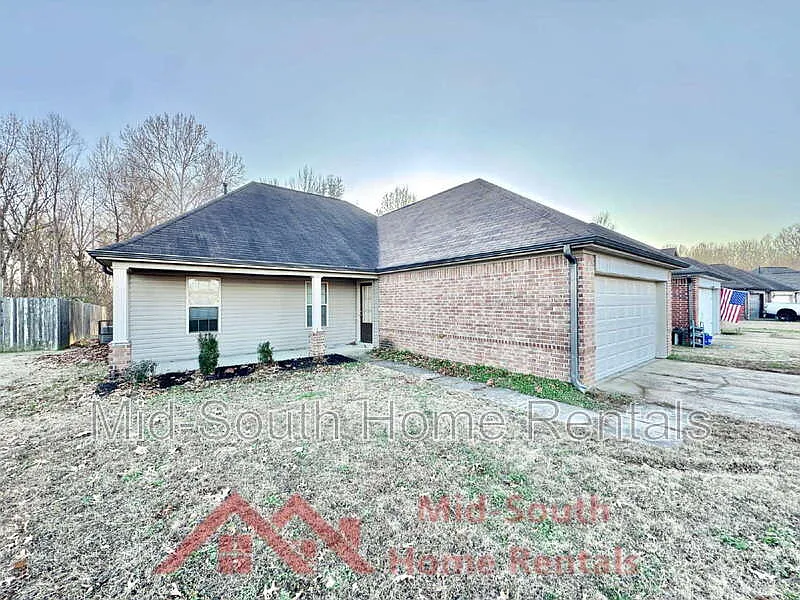 3 bed, 2.0 bath, 1300 sqft, $1,625 — Photo 2