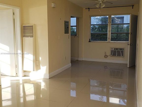 4th image of 7821 Byron Ave APT 1