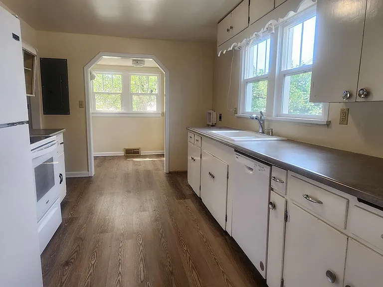405 S 12th Ave — Photo 3
