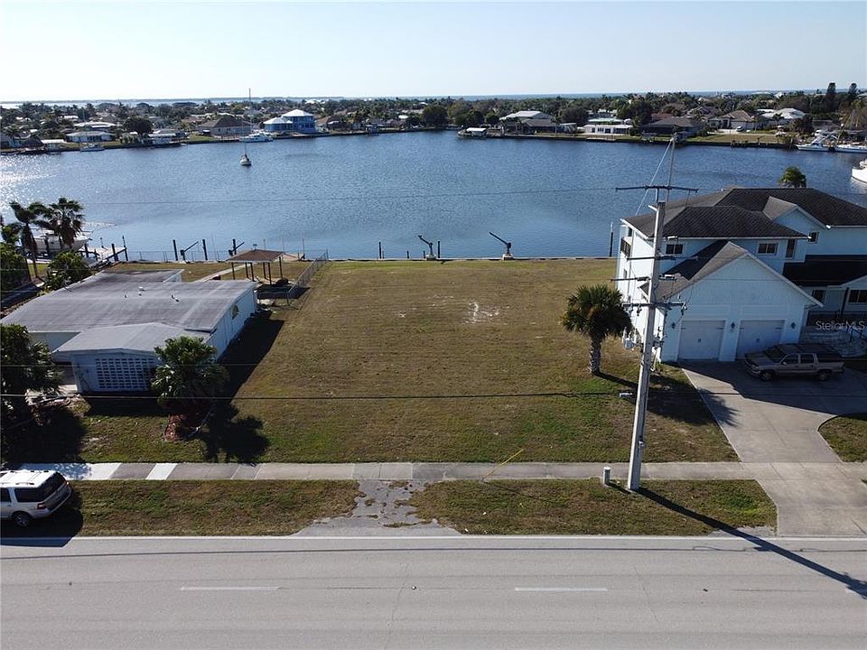 1st image of 21527 Edgewater Dr