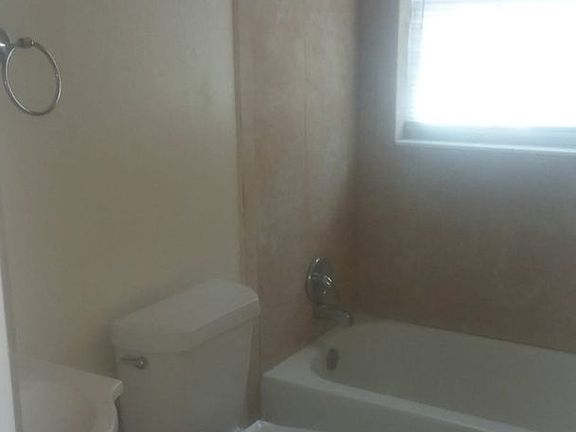 5th image of 169 Dahlia Dr