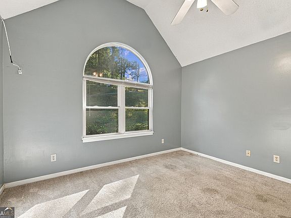 4th image of 3 Doncaster Dr NE