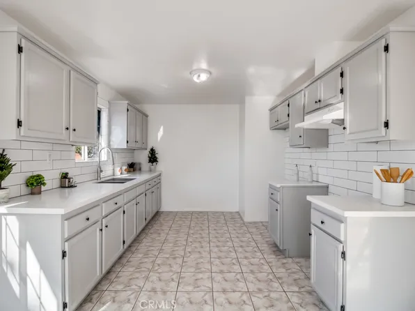 201-203 W 67th St, Los Angeles, CA 90003