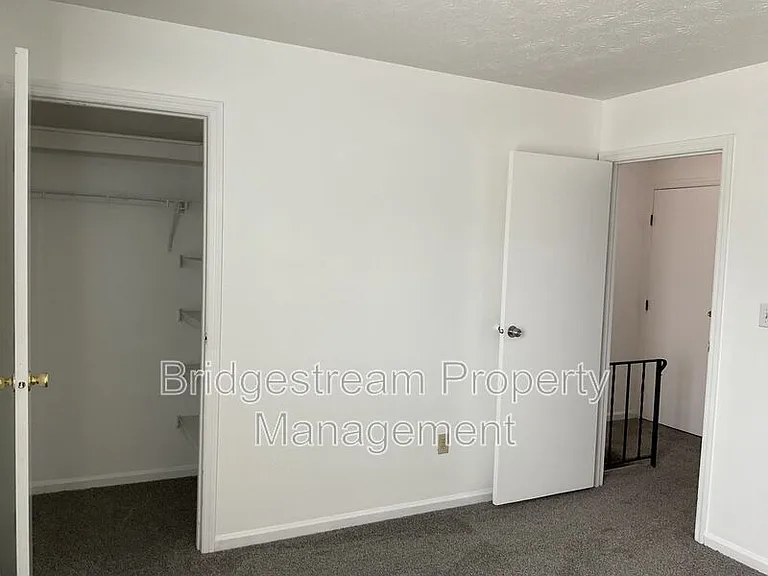 961 Taylorsview Dr — Photo 15