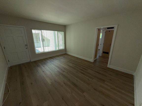 4th image of 267-269 W Elm Ave #69B