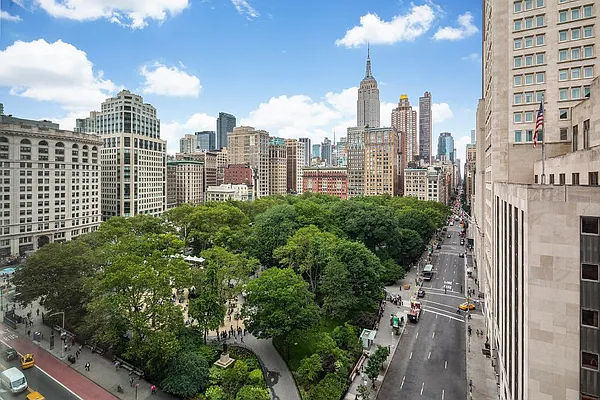 Sold by Dolly Lenz Real Estate LLC | media 23