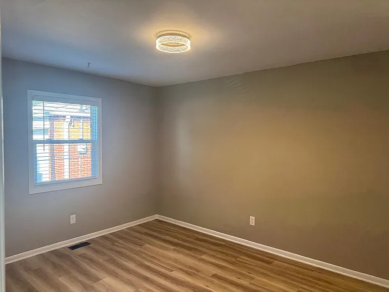 312 E Staat St #314 — Photo 4