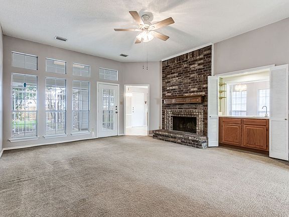 3rd image of 2325 Knighthood Ln