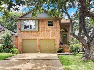 131 Coffee Ln, Lake Jackson, TX 77566