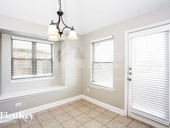 5th image of 1108 Colonial Dr
