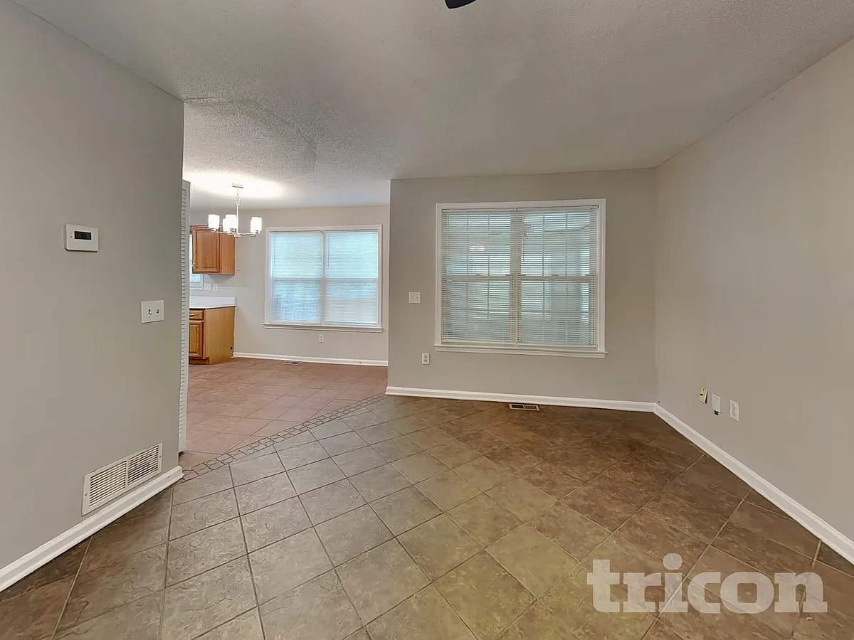 Building Photo - 153 Clear Brook Trl