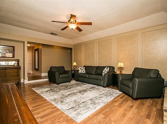 5th image of 3805 Mahonia Ct