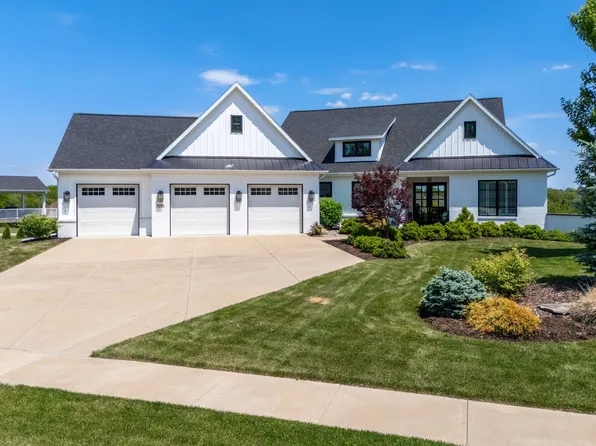 5235 Pigeon Creek Trl, Bettendorf, IA 52722