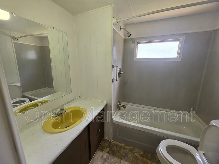 2668 Chateau Dr #11 — Photo 14