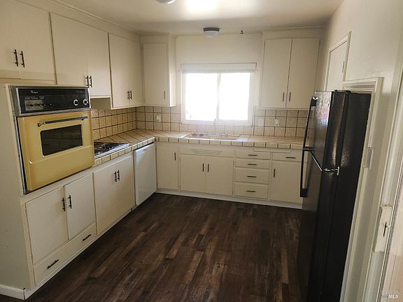 3rd image of 1338 Rose Avenue
