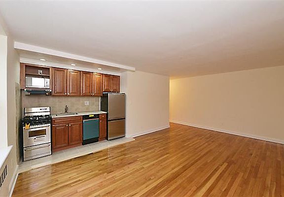 3rd image of 10534 65th Ave APT 1c