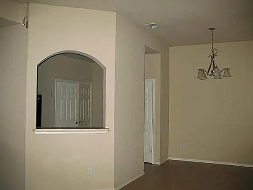 1017 Newcastle Dr — Photo 5