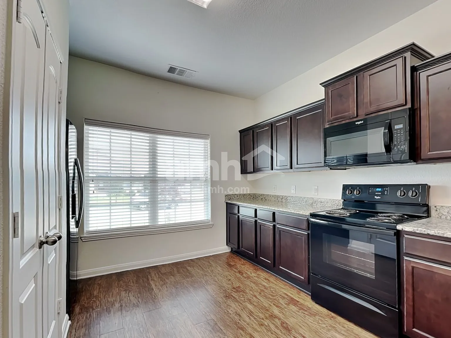 5 bed, 2.5 bath, 2996 sqft, $2,595 — Photo 4