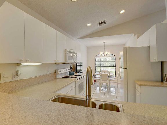 5th image of 10273 Lexington Lakes Blvd S