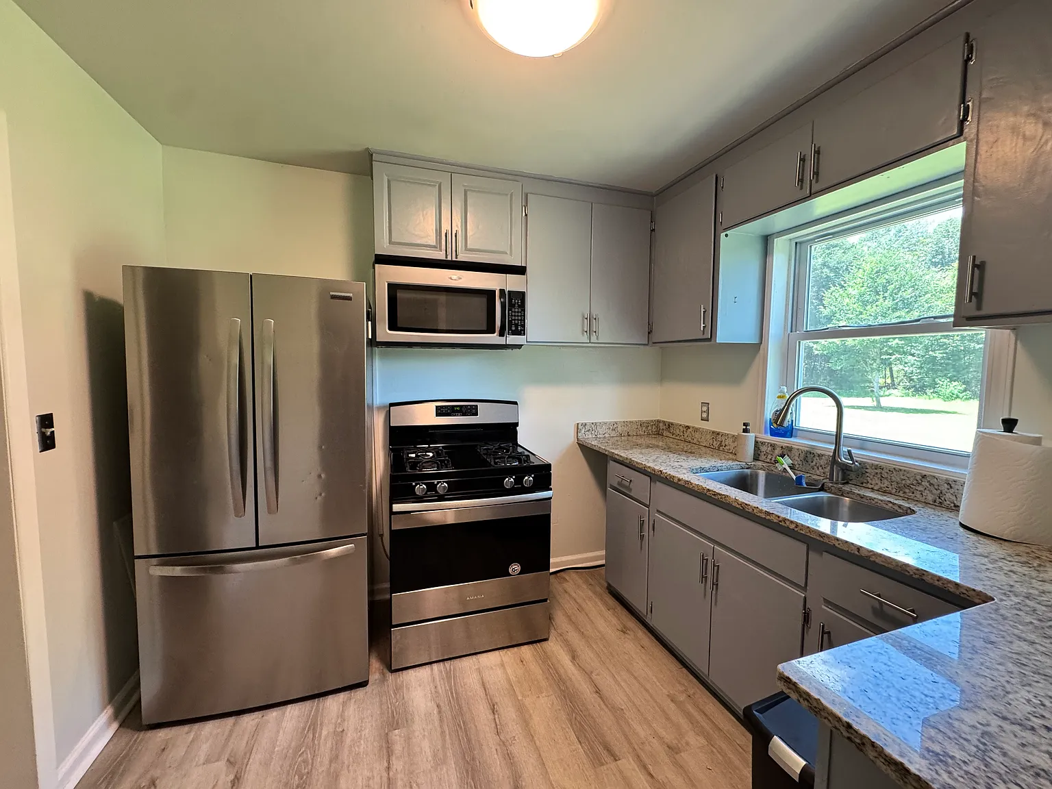 3 bed, 1350 sqft, $2,000 — Photo 3