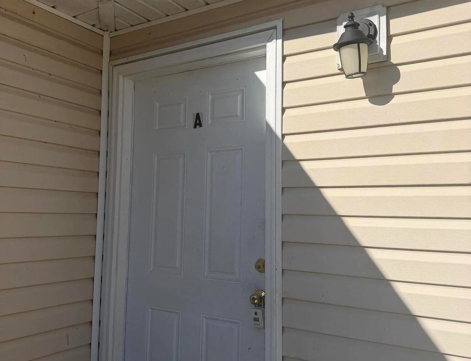 3 bed, 2.0 bath, 1071 sqft, $1,100 — Photo 2