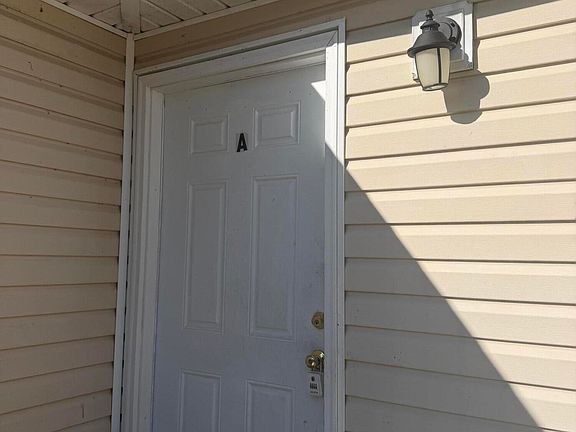 2nd image of 923 Park View Pl #A