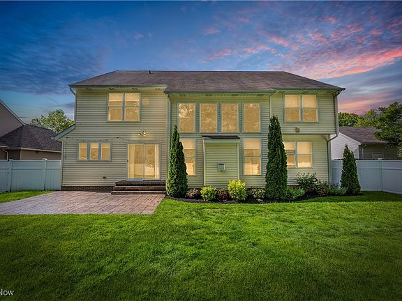 4th image of 24527 Rushmore Dr