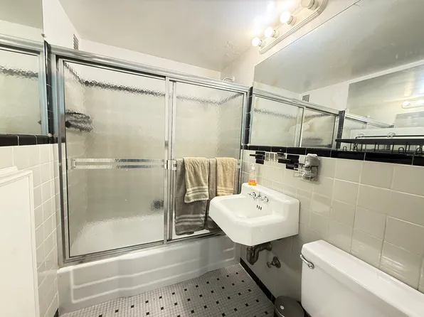 139 East 33rd Street image 7 of 11