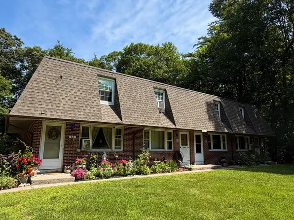 18 Woodcrest Drive #19, Burlington, CT 06013