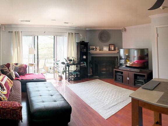 2nd image of 26 Hawthorne Ct NE #26