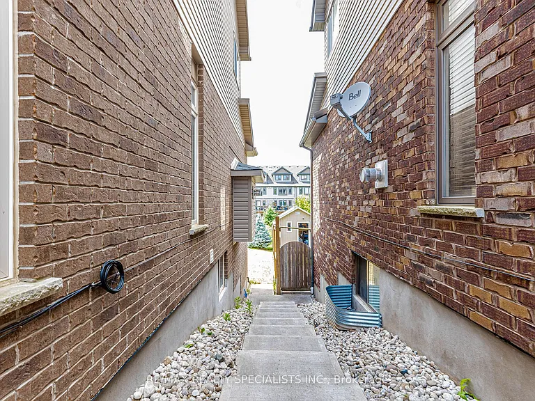 117 Norma Cres #MAIN UPPER — Photo 38